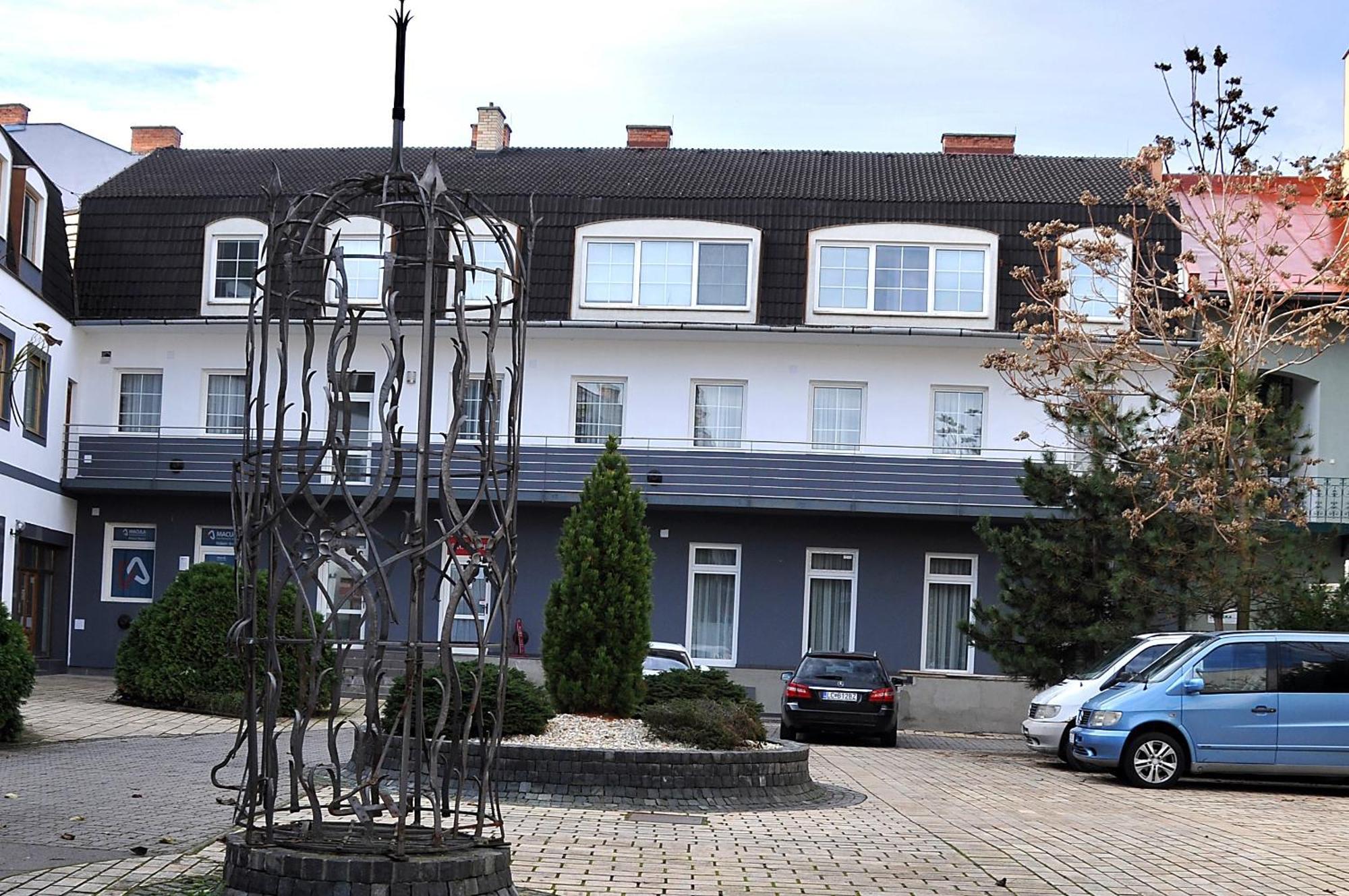 Lučenec Apartmany Mojzitov Dvor מראה חיצוני תמונה